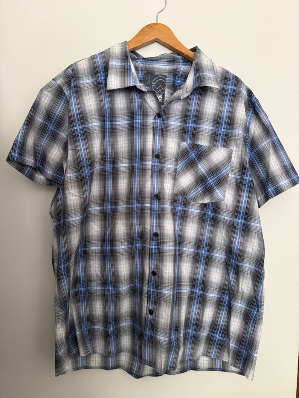 Men's Short-Sleeve Plaid Button-Down Shirt in Blue and Gray